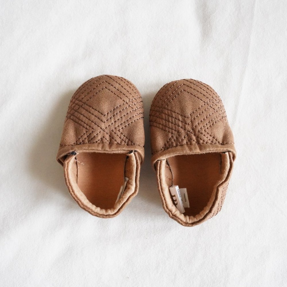 Banana Republic Vegan Leather Baby Girls Shoes 3-6 Months